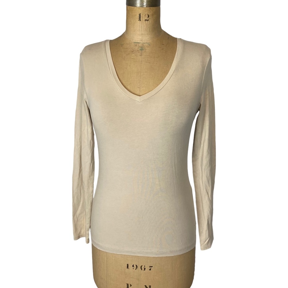 5/$25 Cynthia Rowley Beige V-Neck Long Sleeve Top Size M